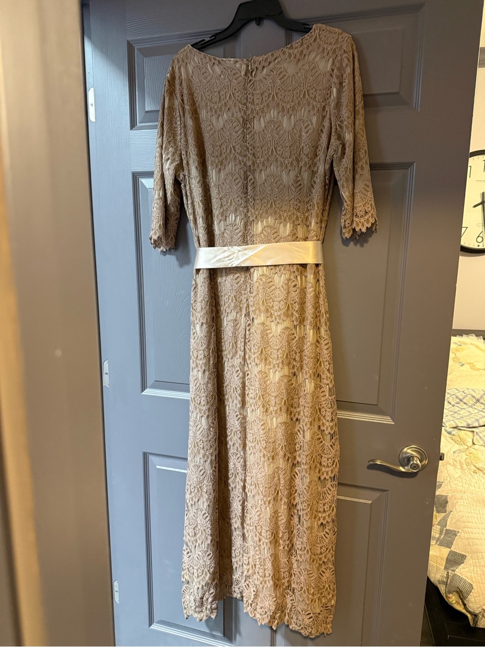 Dainty Jewells Beige Label with Black Logo - Picture 2 of 5